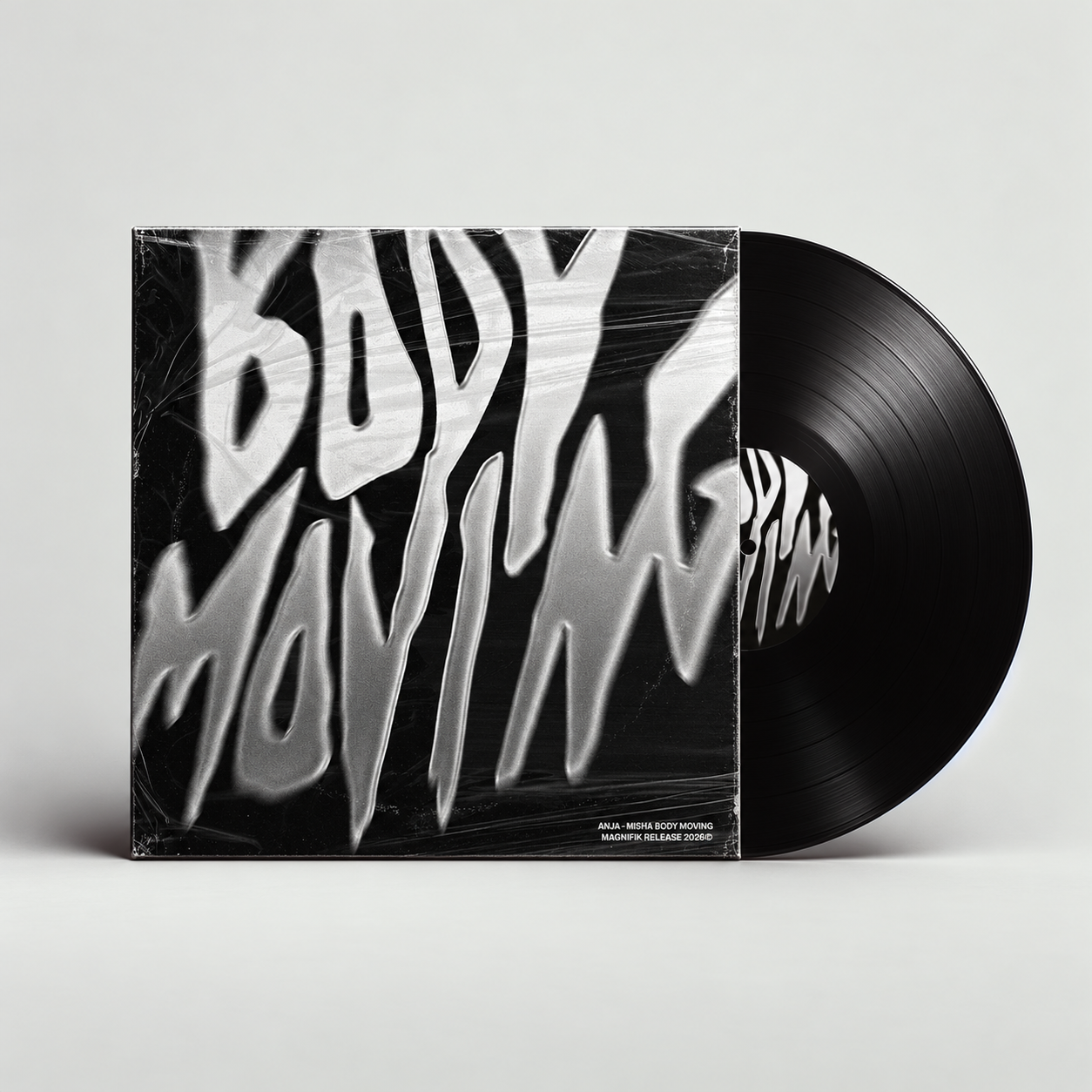 Body Moving-hoes met zwarte vinylplaat in zachte studioverlichting